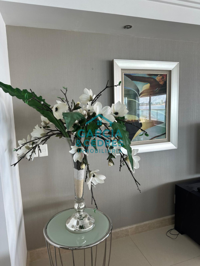 Apartamento ID.183 - Exclusivo Apartamento en Edificio Puerto Punta - 4 Dormitorios + Servicio Completo