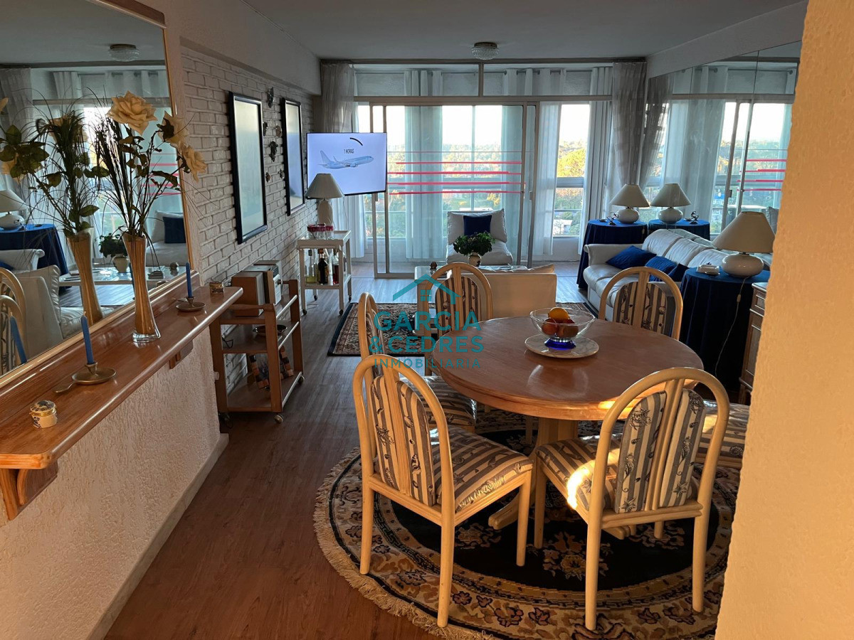 Apartamento ID.5 -  Vendo Apto En Torre Marfil de 2 dormitorios en muy buen estado . Una Torre de muy buena construccion . No Deje De Perder Esta Oportunidad