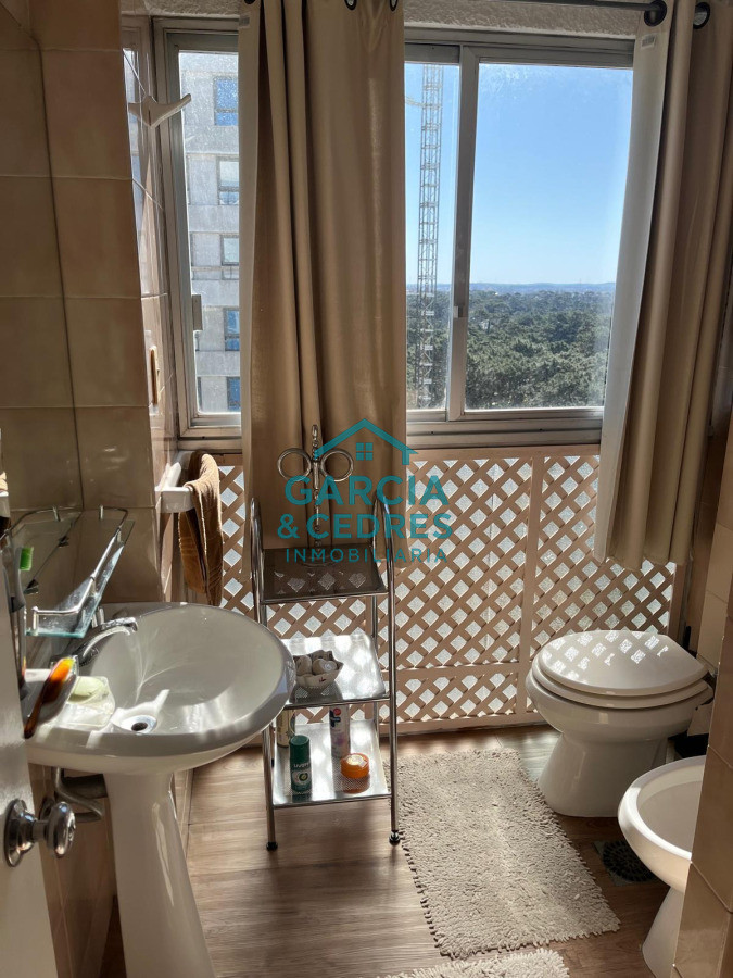 Apartamento ID.5 -  Vendo Apto En Torre Marfil de 2 dormitorios en muy buen estado . Una Torre de muy buena construccion . No Deje De Perder Esta Oportunidad