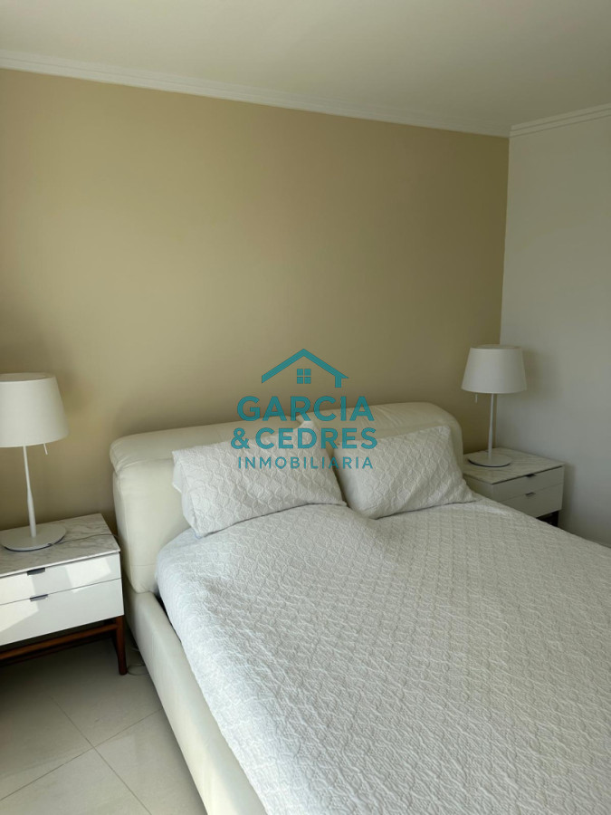 Apartamento ID.183 - Exclusivo Apartamento en Edificio Puerto Punta - 4 Dormitorios + Servicio Completo