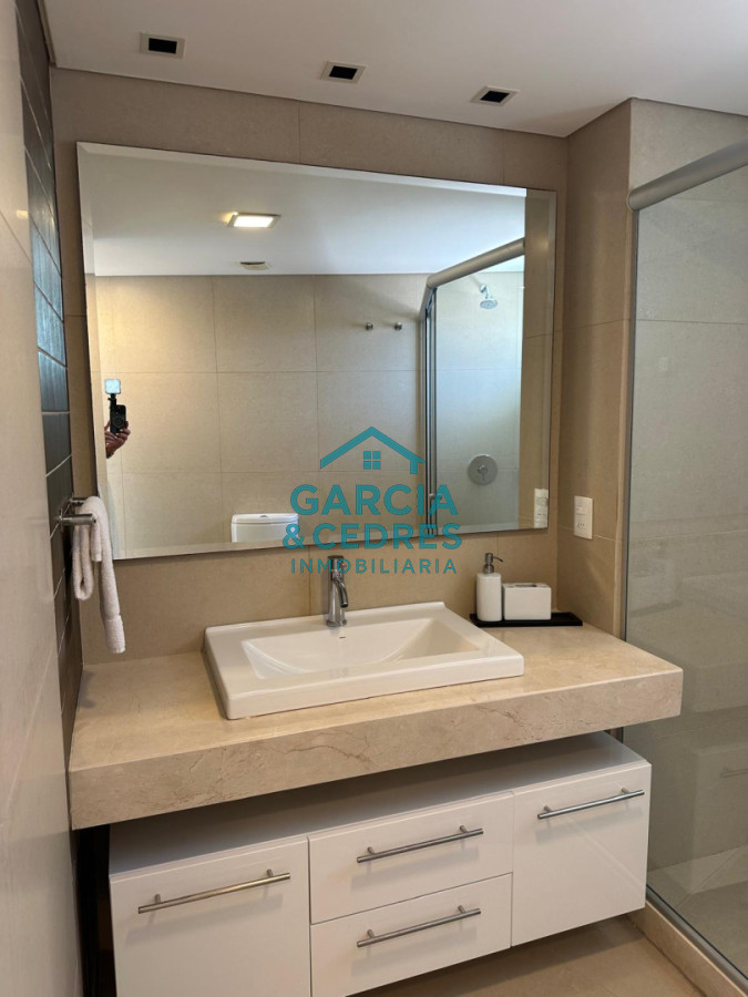 Apartamento ID.183 - Exclusivo Apartamento en Edificio Puerto Punta - 4 Dormitorios + Servicio Completo