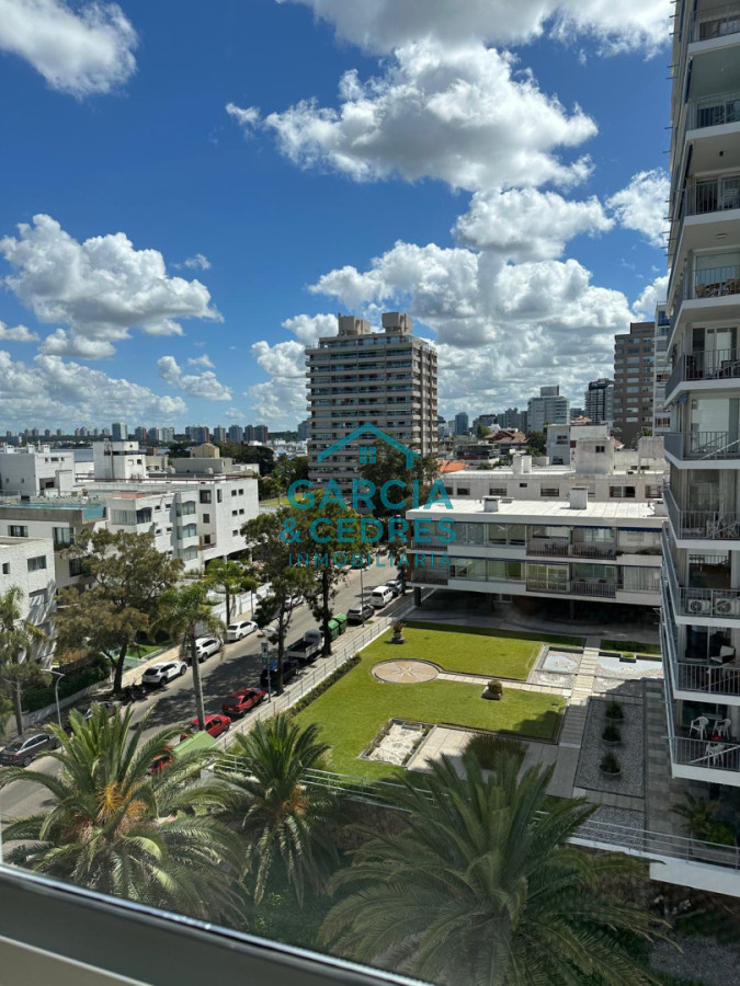 Apartamento ID.183 - Exclusivo Apartamento en Edificio Puerto Punta - 4 Dormitorios + Servicio Completo