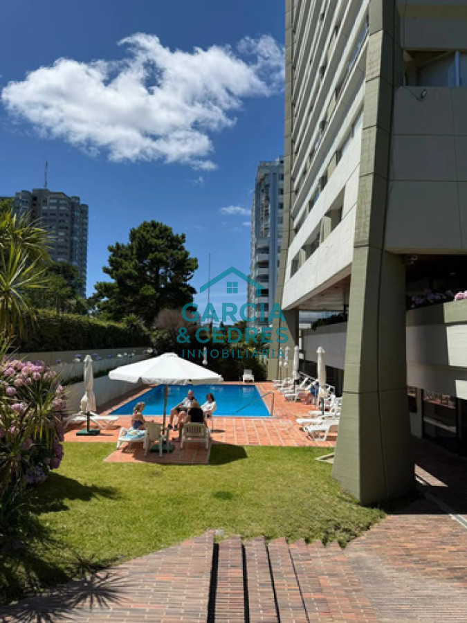 Apartamento ID.330 - Alquiler anual en apartamento amoblado de 1 dormitorio con piscina, Punta Del Este.