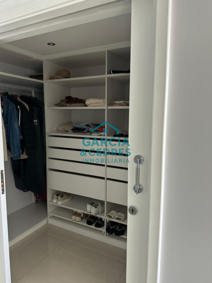 Apartamento ID.183 - Exclusivo Apartamento en Edificio Puerto Punta - 4 Dormitorios + Servicio Completo