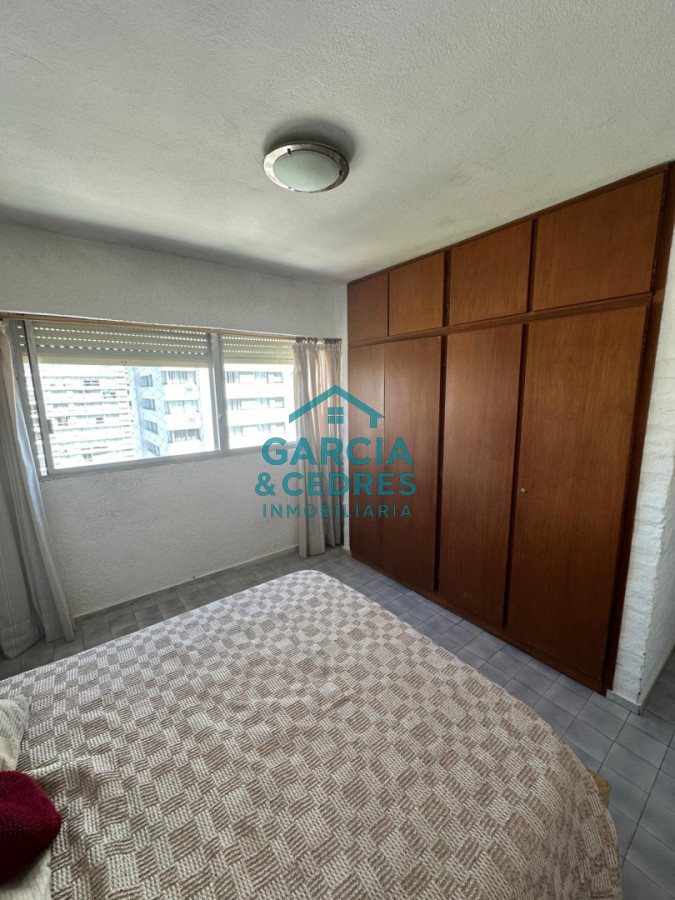 Apartamento ID.143 - OPORTUNIDAD Alquiler Anual USD 1200 Apto torre Marfil de 2 dorm. y 2 baños piso alto 