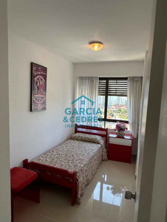 Apartamento ID.197 - Oportunidad !!! Venta Apartamento 4 Dormitorios y 3 baños Reciclado - Playa Brava - Parquemar Center
