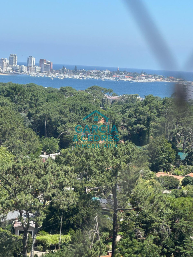 Apartamento ID.143 - OPORTUNIDAD Alquiler Anual USD 1200 Apto torre Marfil de 2 dorm. y 2 baños piso alto 