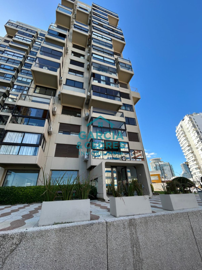 Apartamento ID.197 - Oportunidad !!! Venta Apartamento 4 Dormitorios y 3 baños Reciclado - Playa Brava - Parquemar Center