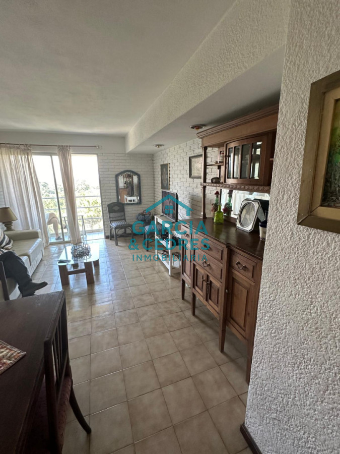 Apartamento ID.143 - OPORTUNIDAD Alquiler Anual USD 1200 Apto torre Marfil de 2 dorm. y 2 baños piso alto 