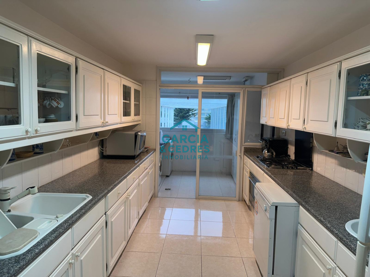 Apartamento ID.379 - Torre Beverly Tower apto de 3 dormitorios en suite + dep servicio c/baño