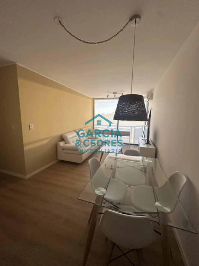 Apartamento ID.496 - Alquiler anual en apartamento de 2 Dormitorios con cochera. Los Dolmenes, Punta Del Este.