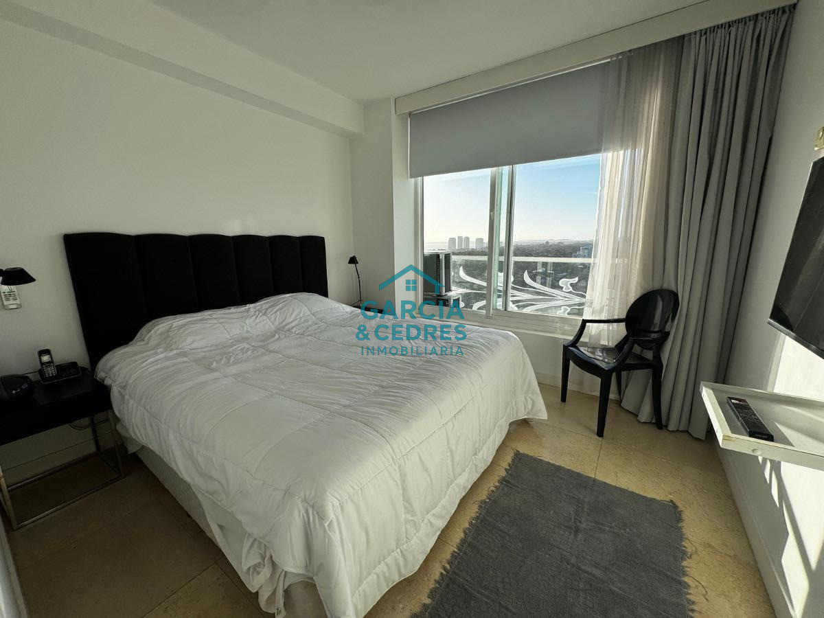 Apartamento ID.422 - Alquiler invernal Apto de 1 1/2 dorm y 2 baños en torre YOO 
