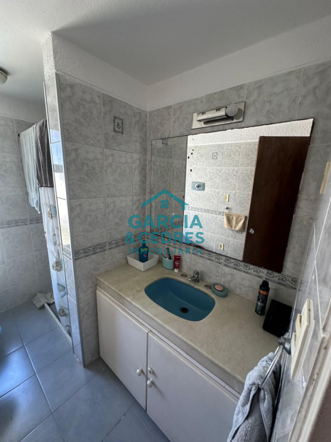 Apartamento ID.143 - OPORTUNIDAD Alquiler Anual USD 1200 Apto torre Marfil de 2 dorm. y 2 baños piso alto 