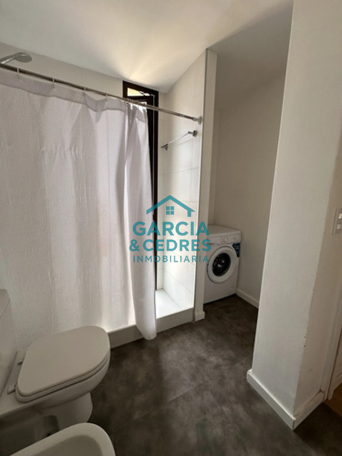 Apartamento ID.496 - Alquiler anual en apartamento de 2 Dormitorios con cochera. Los Dolmenes, Punta Del Este.