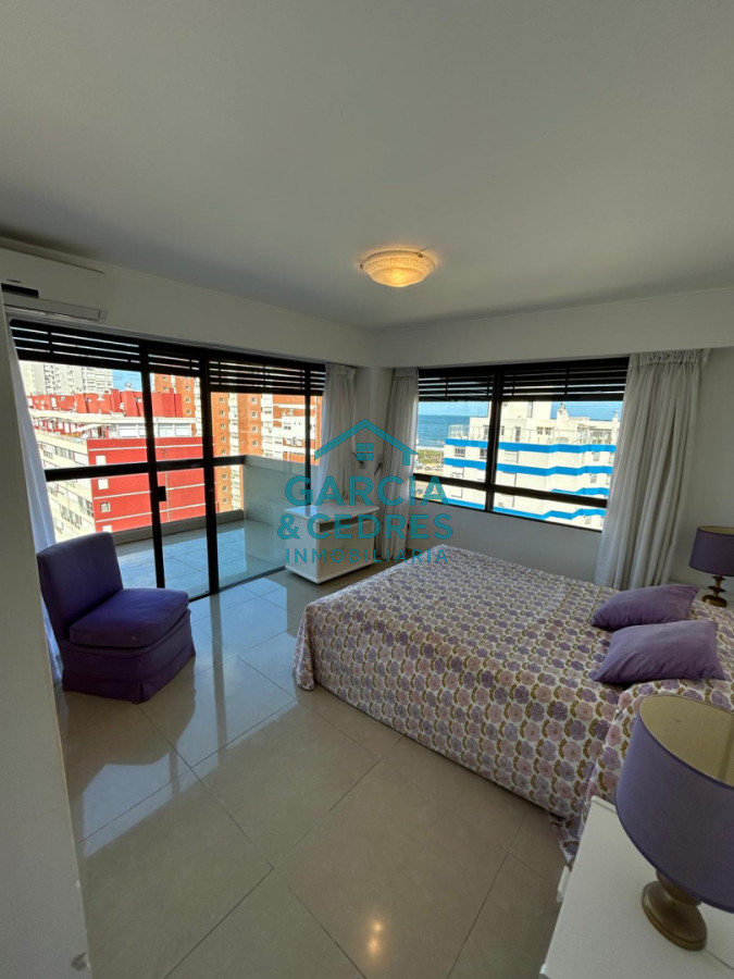 Apartamento ID.197 - Oportunidad !!! Venta Apartamento 4 Dormitorios y 3 baños Reciclado - Playa Brava - Parquemar Center