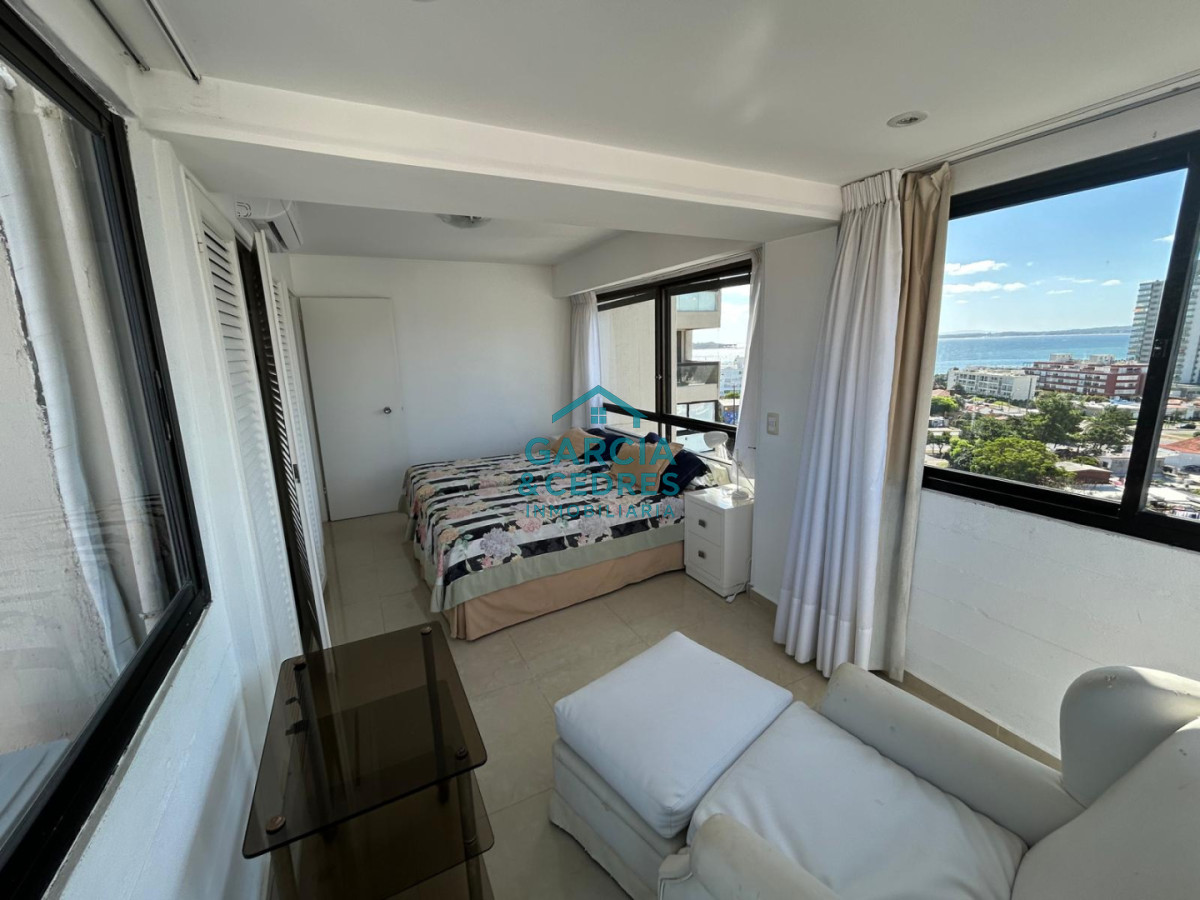 Apartamento ID.197 - Oportunidad !!! Venta Apartamento 4 Dormitorios y 3 baños Reciclado - Playa Brava - Parquemar Center