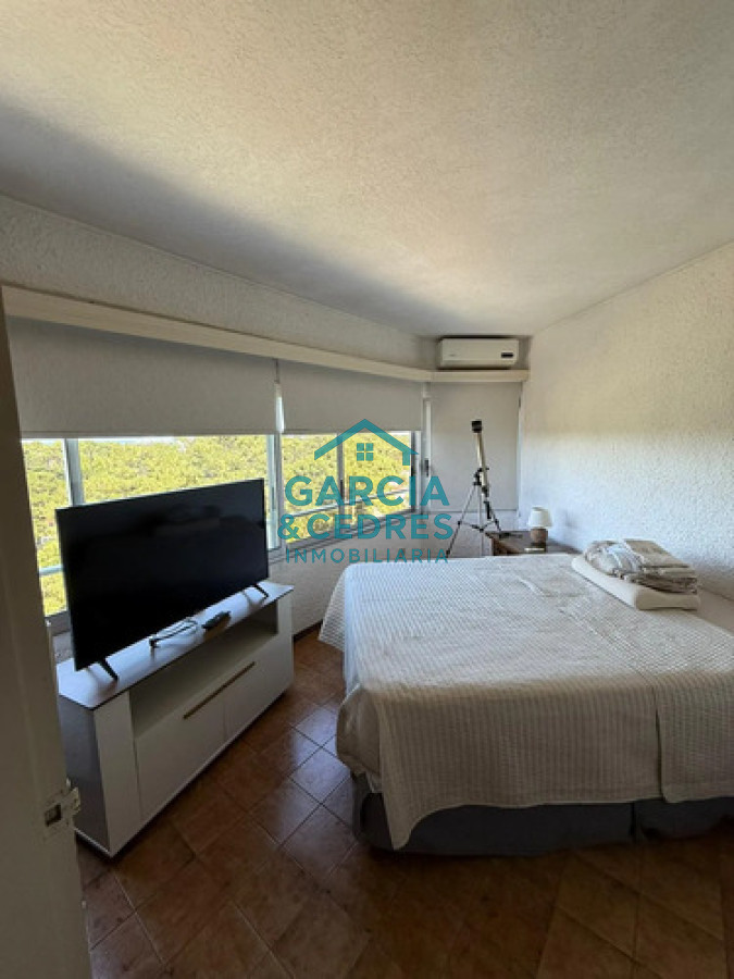 Apartamento ID.330 - Alquiler anual en apartamento amoblado de 1 dormitorio con piscina, Punta Del Este.