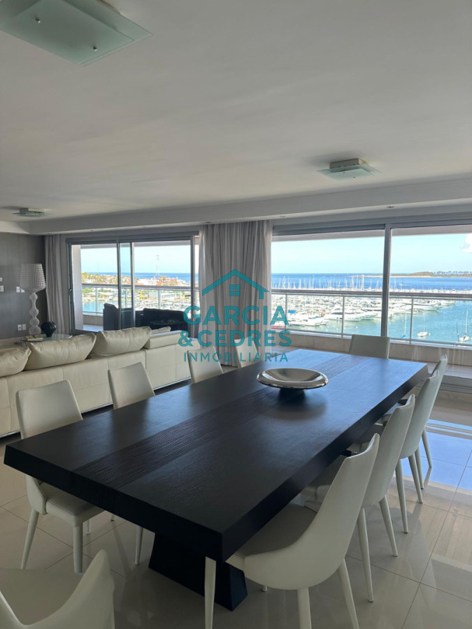 Apartamento ID.183 - Exclusivo Apartamento en Edificio Puerto Punta - 4 Dormitorios + Servicio Completo
