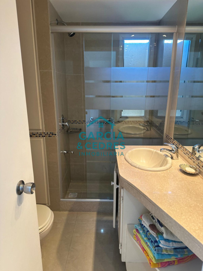 Apartamento ID.197 - Oportunidad !!! Venta Apartamento 4 Dormitorios y 3 baños Reciclado - Playa Brava - Parquemar Center