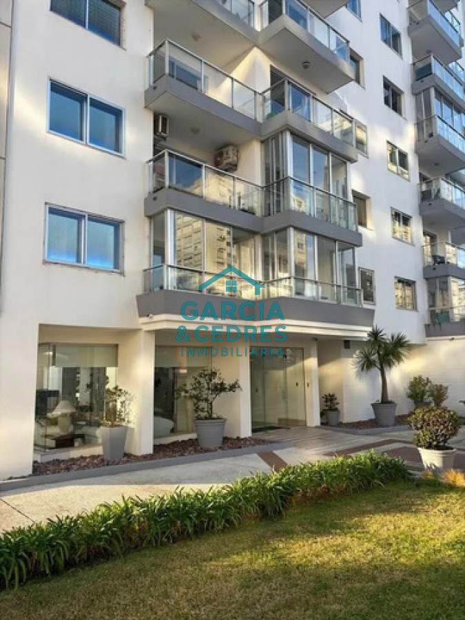 Apartamento ID.368 - Apartamento 2 Dormitorios y 2 Baños con Cochera y Baulera - Amueblado, a Pasos del Mar y Gorlero