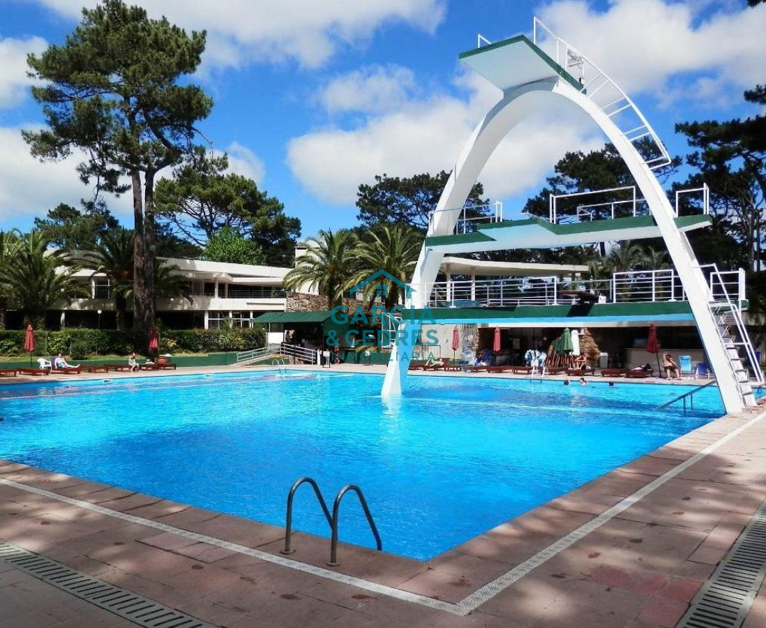 Apartamento ID.479 - Amplio apartamento con gran vista en Complejo Arcobaleno, Playa Mansa. 