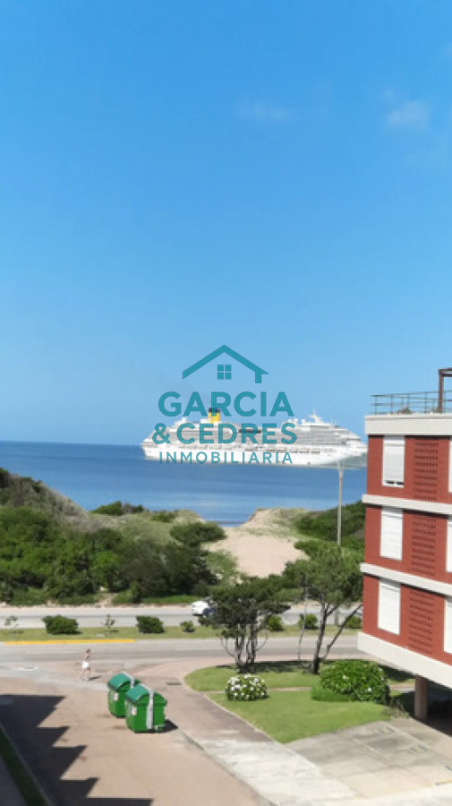 Apartamento ID.564 - Apartamento de 2 dormitorios en primer linea con vista al mar, Playa Mansa