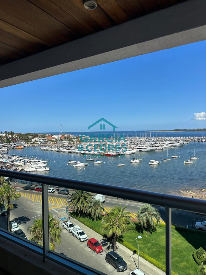 Apartamento ID.183 - Exclusivo Apartamento en Edificio Puerto Punta - 4 Dormitorios + Servicio Completo