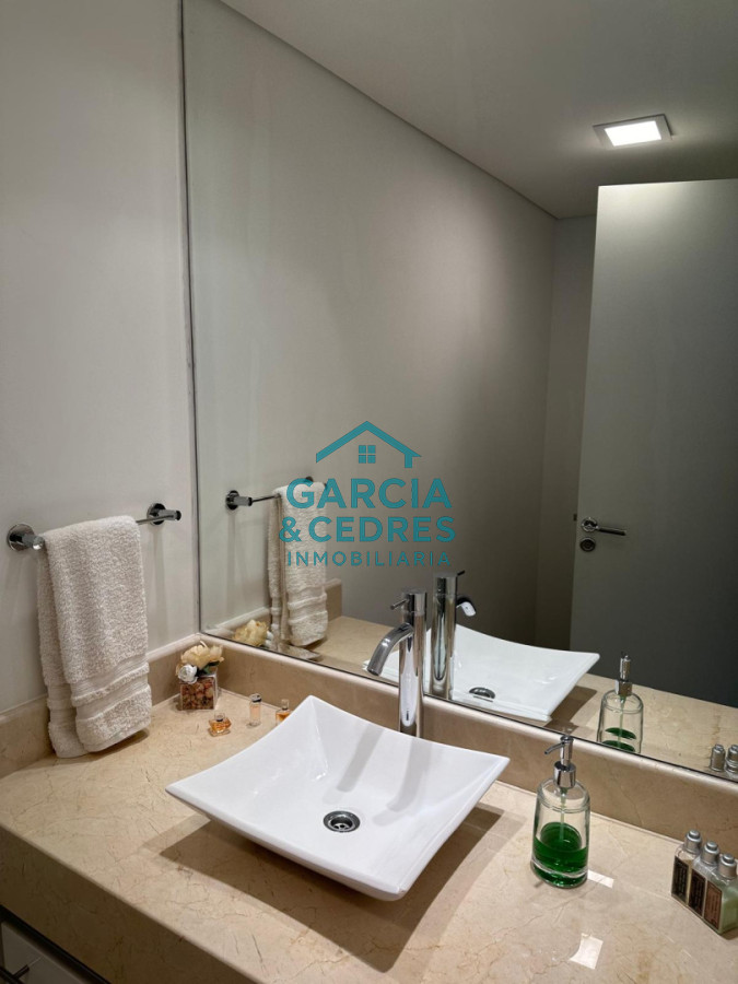 Apartamento ID.183 - Exclusivo Apartamento en Edificio Puerto Punta - 4 Dormitorios + Servicio Completo