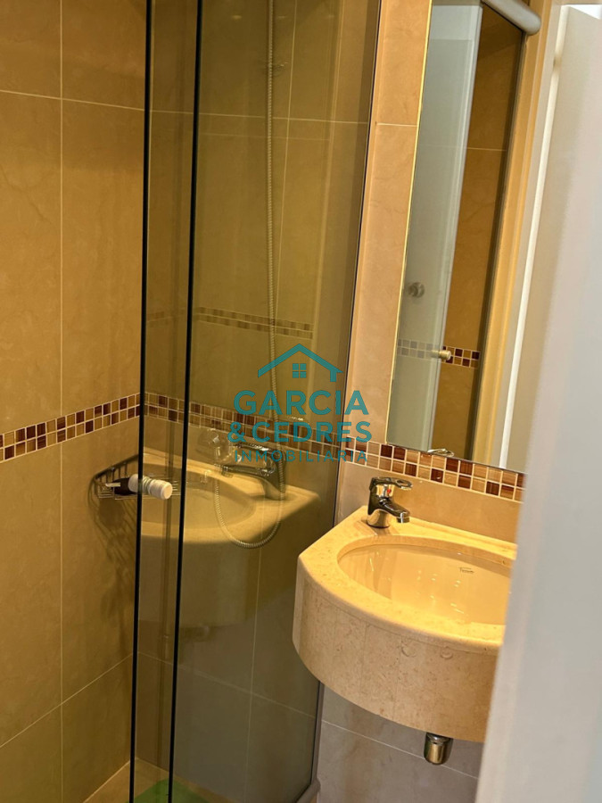 Apartamento ID.197 - Oportunidad !!! Venta Apartamento 4 Dormitorios y 3 baños Reciclado - Playa Brava - Parquemar Center