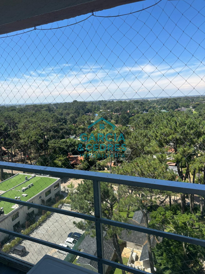 Apartamento ID.143 - OPORTUNIDAD Alquiler Anual USD 1200 Apto torre Marfil de 2 dorm. y 2 baños piso alto 