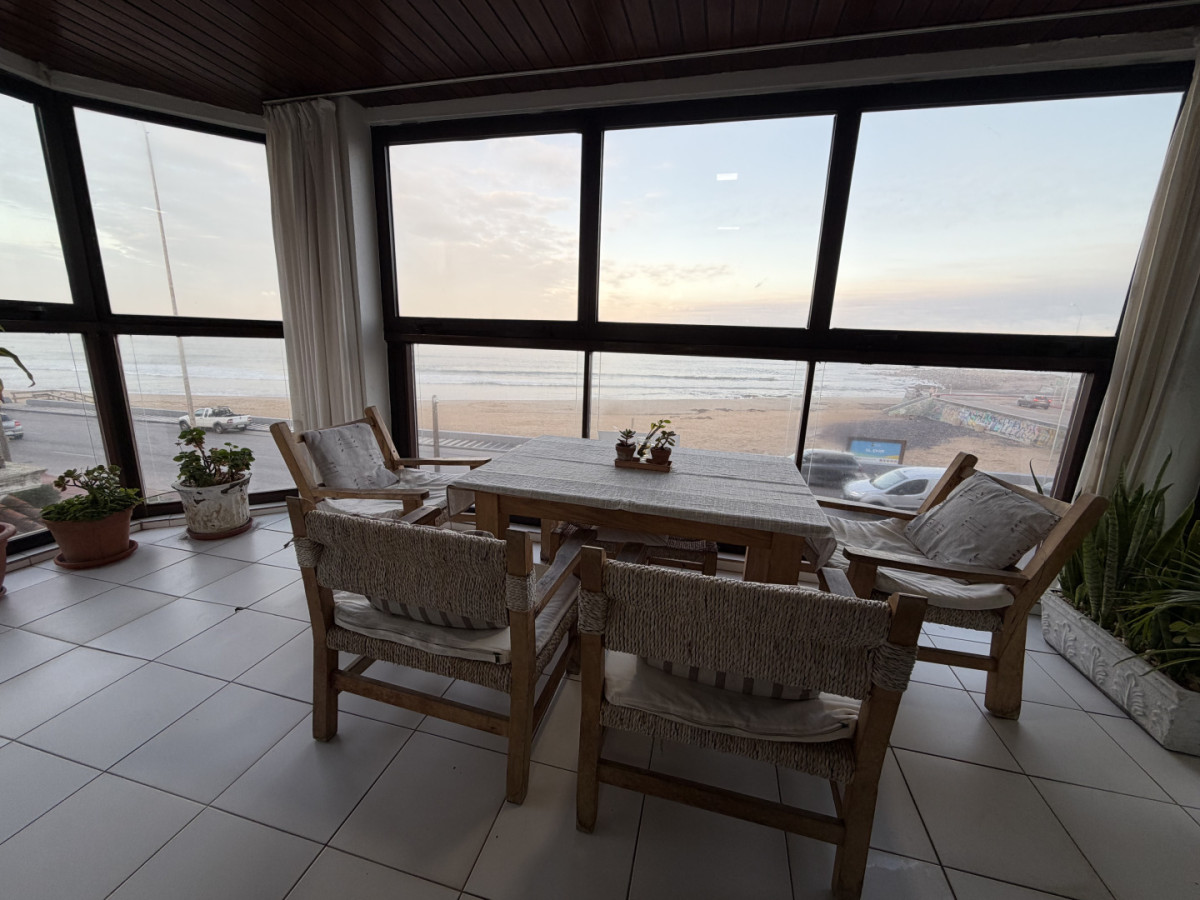 Apartamento en primera línea en Playa El Emir, Peninsula 