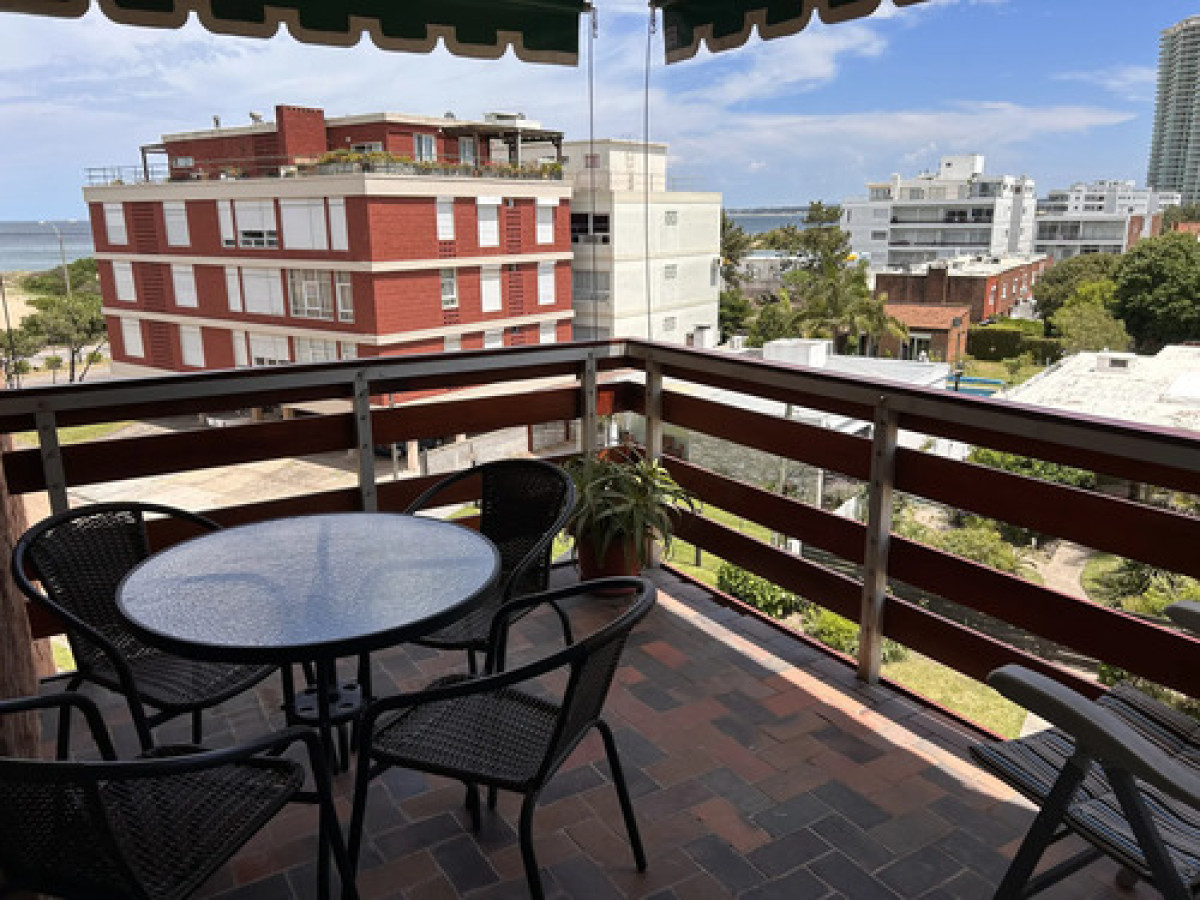 Apartamento de 2 dormitorios en primer linea con vista al mar, Playa Mansa