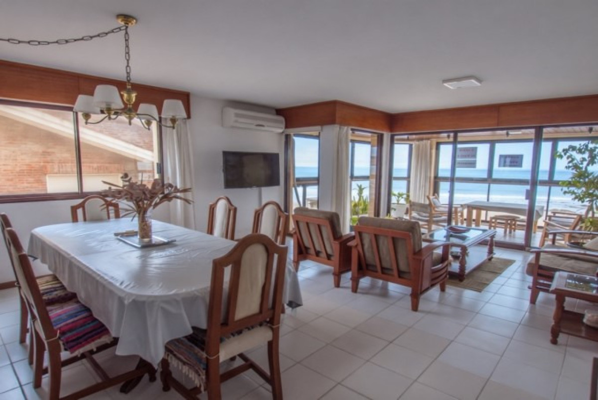 Apartamento en primera línea en Playa El Emir, Peninsula 