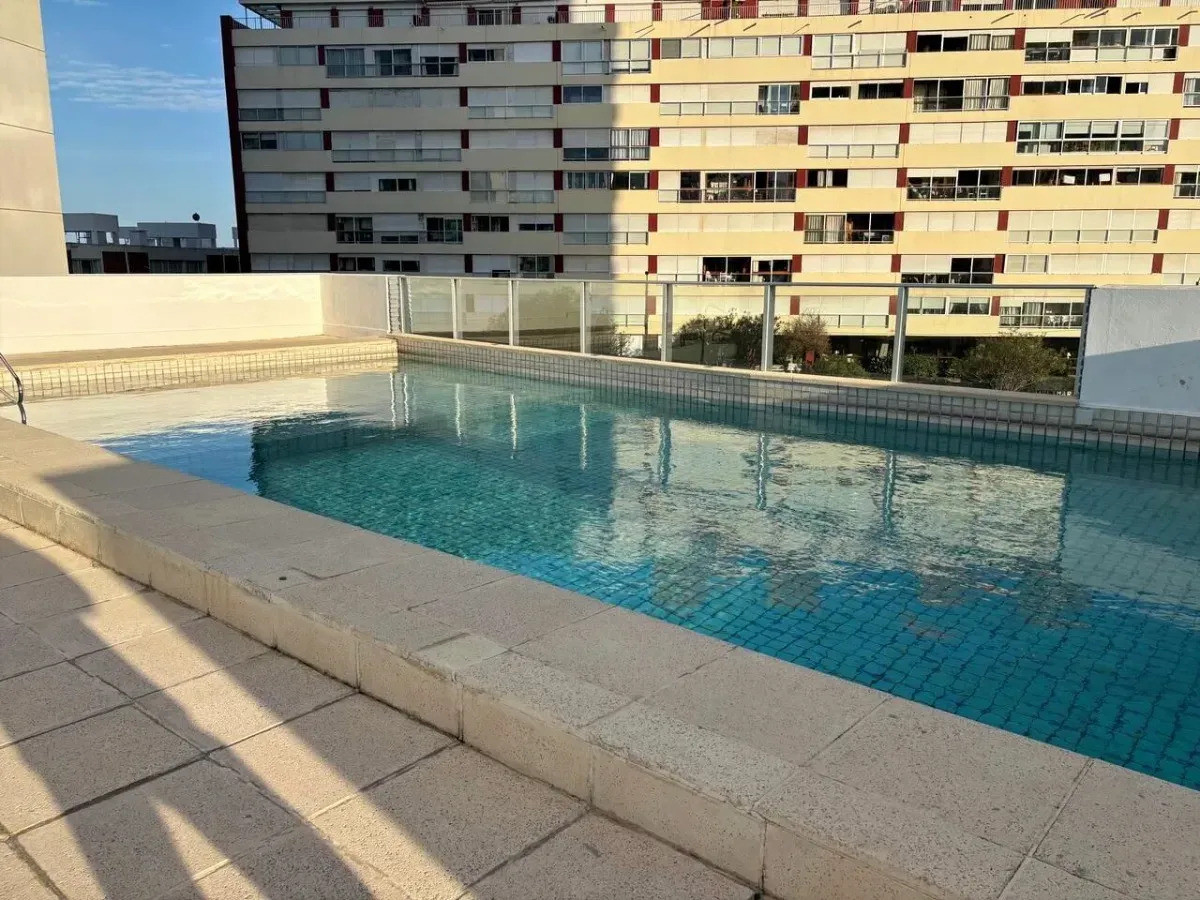 Apartamento 2 Dormitorios y 2 Baños con Cochera y Baulera - Amueblado, a Pasos del Mar y Gorlero