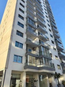 Apartamento 2 Dormitorios y 2 Baños con Cochera y Baulera - Amueblado, a Pasos del Mar y Gorlero