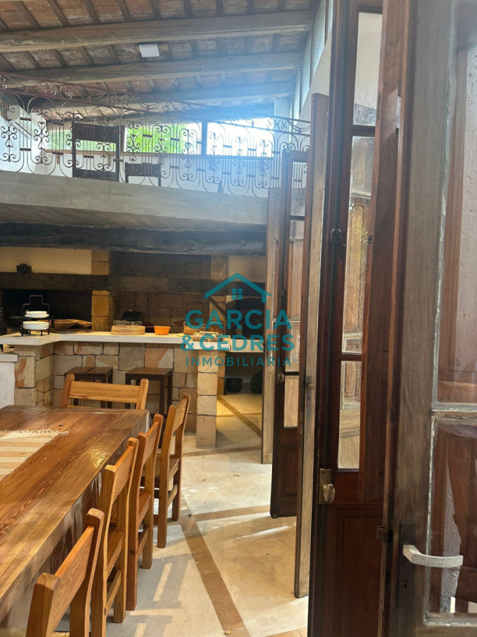 Casa ID.216 - VENDO CASA EN NUEVO CANTEGRIL 5 DORMITORIOS Y 5 BAÑOS EXCLENTE CONSTRUCCION