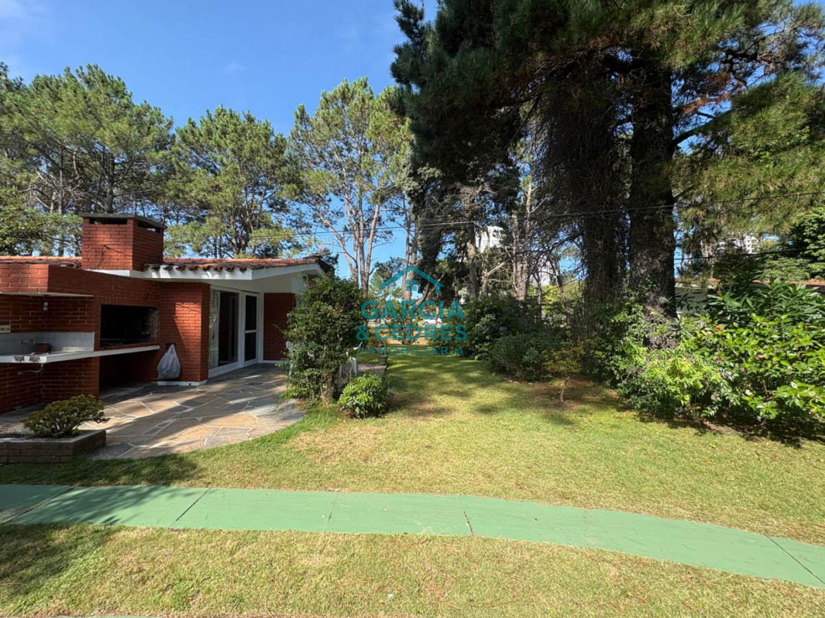 Casa ID.1202 - Alquiler de Casa de 3 dorm + 3 baños . Excelente Ubicación 