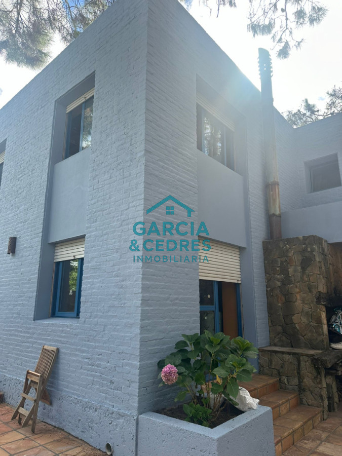 Casa ID.216 - VENDO CASA EN NUEVO CANTEGRIL 5 DORMITORIOS Y 5 BAÑOS EXCLENTE CONSTRUCCION