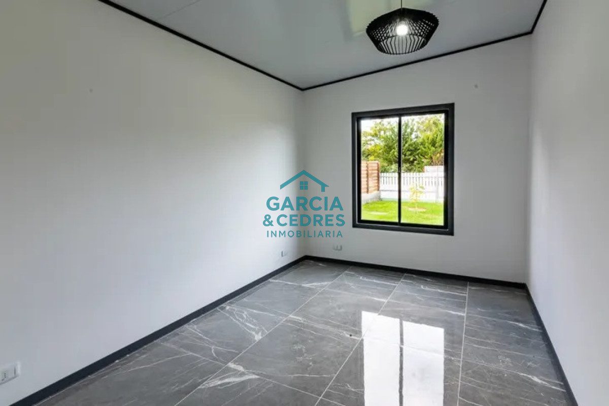 Casa ID.38 - Oportunidad en Las Flores a solo 200 mts de la playa . Casa A estrenar con piscina de 2 dormitorios y un baño 