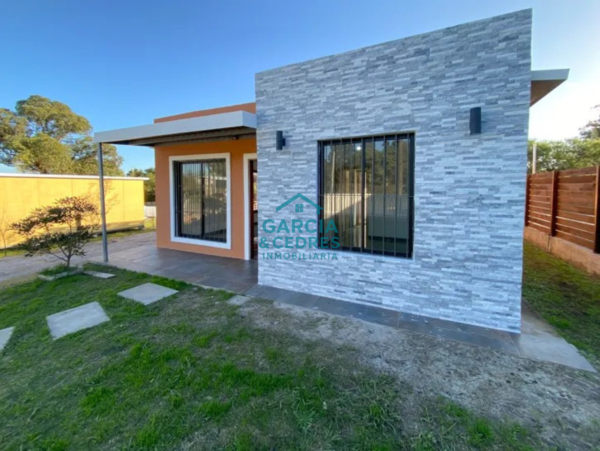 Casa ID.38 - Oportunidad en Las Flores a solo 200 mts de la playa . Casa A estrenar con piscina de 2 dormitorios y un baño 