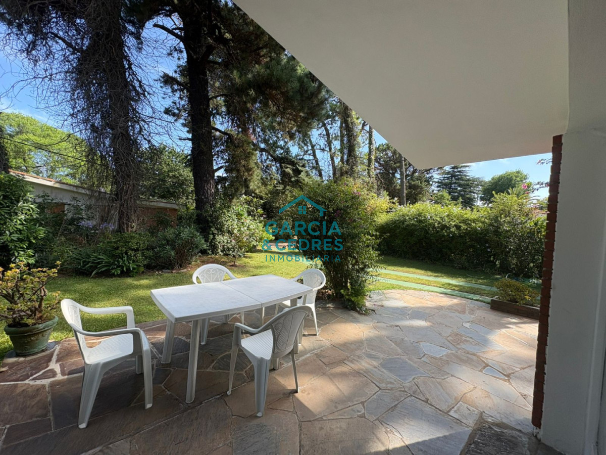 Casa ID.1202 - Alquiler de Casa de 3 dorm + 3 baños . Excelente Ubicación 