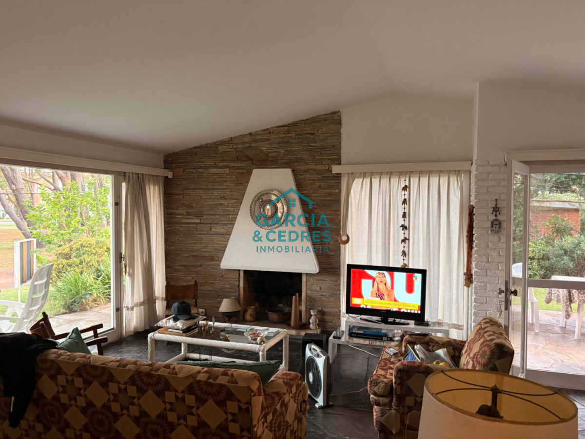 Casa ID.1202 - Alquiler de Casa de 3 dorm + 3 baños . Excelente Ubicación 