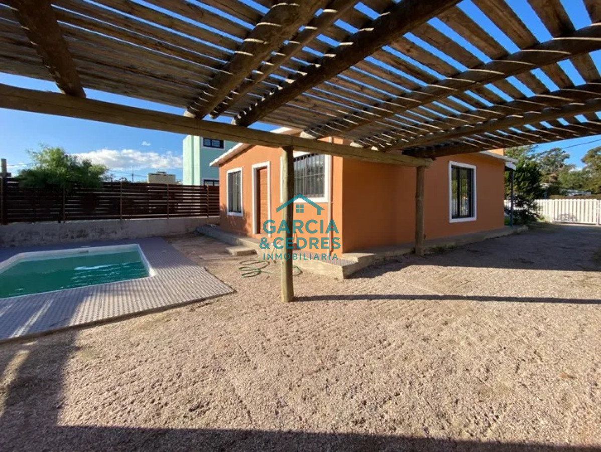 Casa ID.38 - Oportunidad en Las Flores a solo 200 mts de la playa . Casa A estrenar con piscina de 2 dormitorios y un baño 