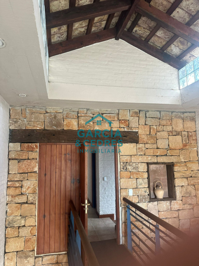 Casa ID.216 - VENDO CASA EN NUEVO CANTEGRIL 5 DORMITORIOS Y 5 BAÑOS EXCLENTE CONSTRUCCION