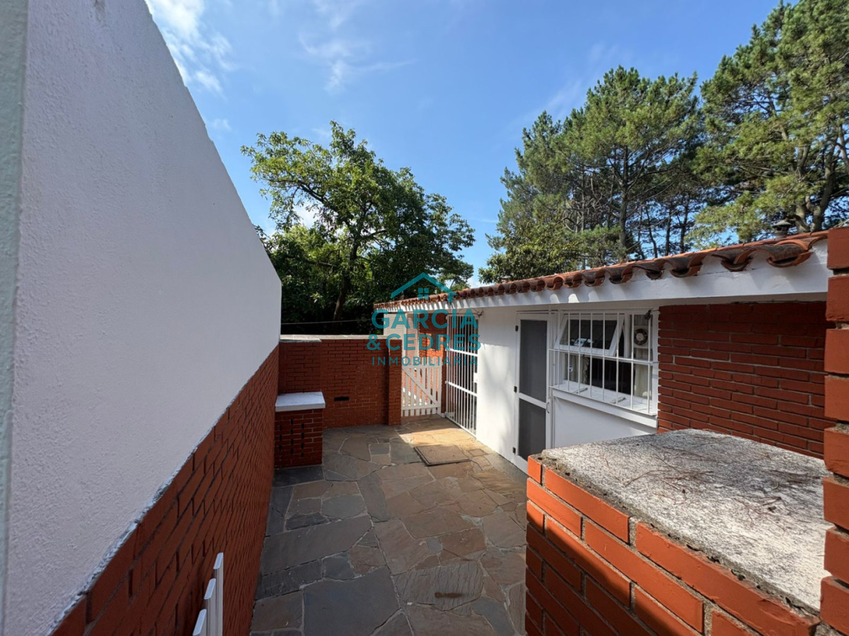 Casa ID.1202 - Alquiler de Casa de 3 dorm + 3 baños . Excelente Ubicación 