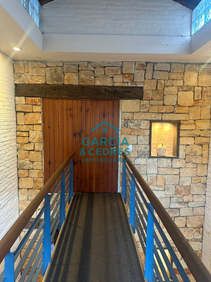 Casa ID.216 - VENDO CASA EN NUEVO CANTEGRIL 5 DORMITORIOS Y 5 BAÑOS EXCLENTE CONSTRUCCION