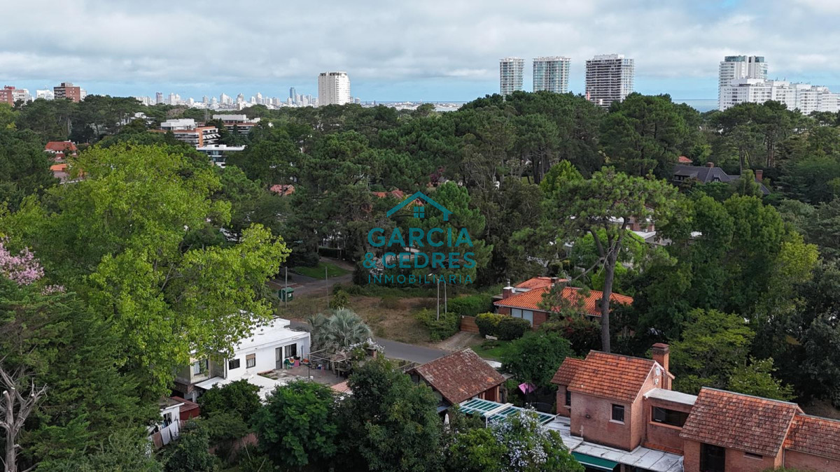 Casa ID.216 - VENDO CASA EN NUEVO CANTEGRIL 5 DORMITORIOS Y 5 BAÑOS EXCLENTE CONSTRUCCION