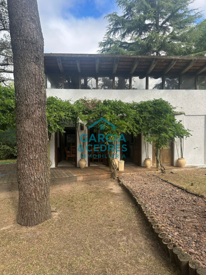 Casa ID.216 - VENDO CASA EN NUEVO CANTEGRIL 5 DORMITORIOS Y 5 BAÑOS EXCLENTE CONSTRUCCION