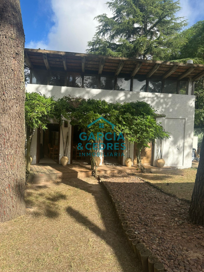 Casa ID.216 - VENDO CASA EN NUEVO CANTEGRIL 5 DORMITORIOS Y 5 BAÑOS EXCLENTE CONSTRUCCION