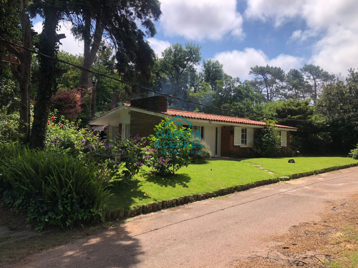 Casa ID.1202 - Alquiler de Casa de 3 dorm + 3 baños . Excelente Ubicación 